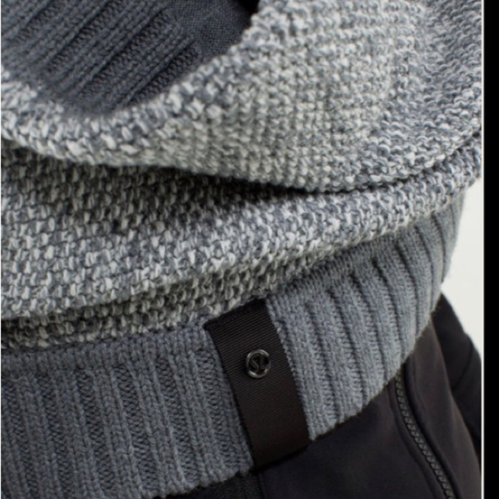 Lululemon❤️Cozy Yogi Infinity Scarf - Picture 4 of 11